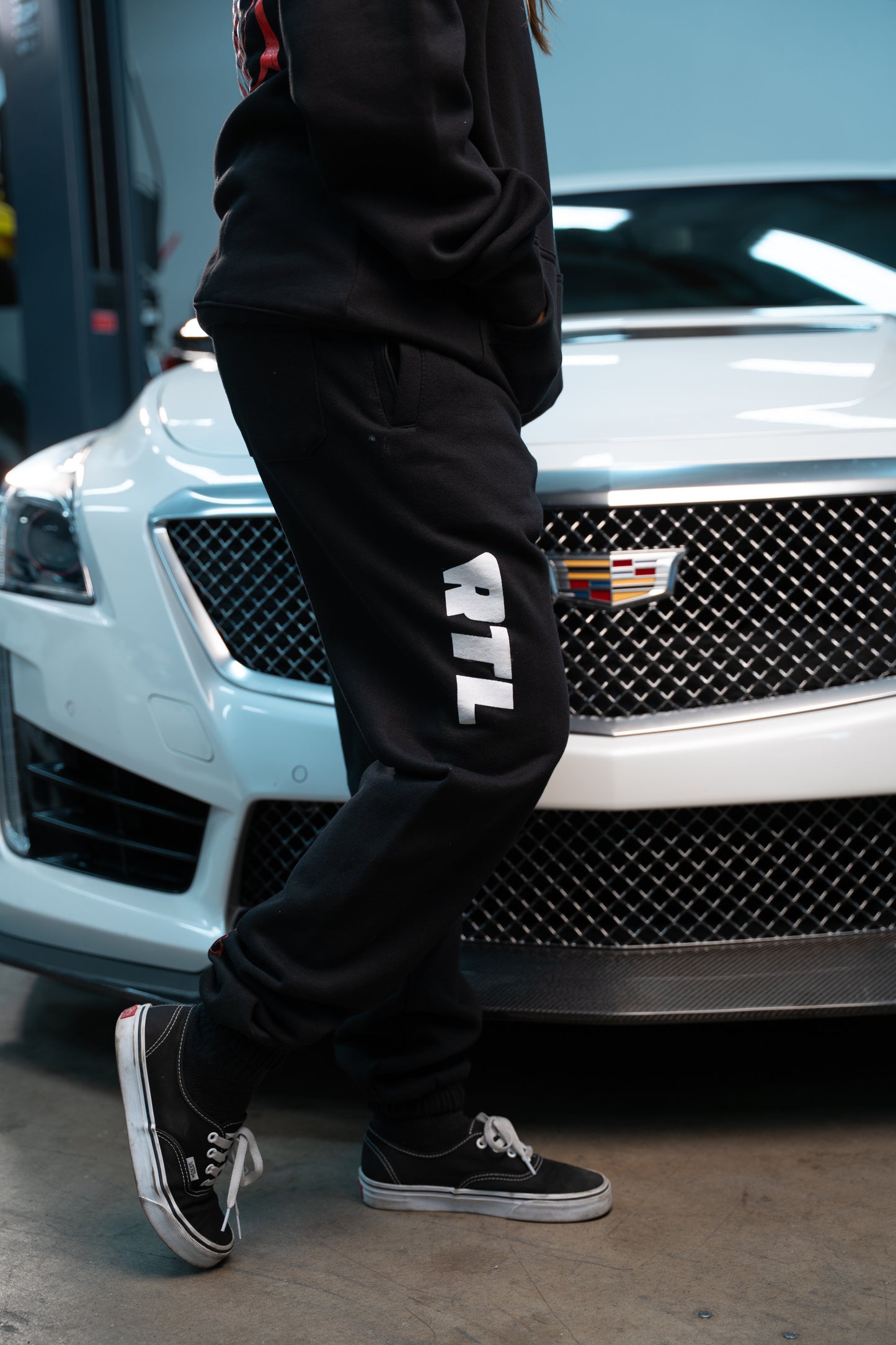 KEEP DRIVING | BLACK SWEATPANT